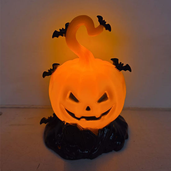 Picture of Pumpkin with flying bats